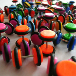 Fake Plug Tunnel Ohrstecker, versch. Farben (Ø8 oder 10 mm, L 1,4 cm) Trend Rock